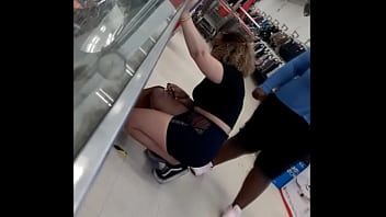 Un Mec En Chien Bande Sur Un Milf Qui Se Baise