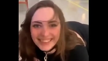 Perra Sumisa Tomando Agua