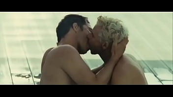 British Actor Paul Sculfor Gay Kiss From Di Di Hollywood | Gaylavida.com