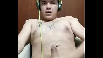 Me Encontró En Growlr E Hicimos Videollamada.