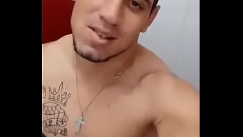 Hetero Nos Muestra Su Lindo Cuerpo