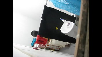 Espiando A Mi Empleada ! Spying On My Housemaid