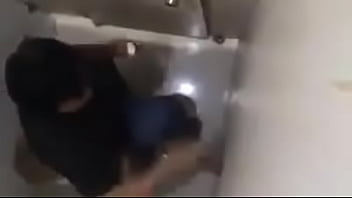 Pendejito No Me Quiso Chupar La Verga En El Gloryhole