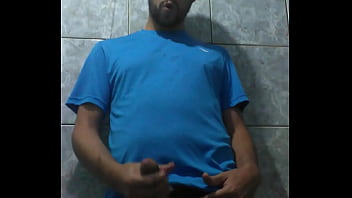 Gato Batendo Uma Punheta E Gozando No Banheiro