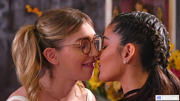 Y. Lesbian Ex Friends Confess Feelings - Emily Willis, Mackenzie Moss