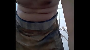 Eu Dançando E Exibindo Minha Bunda No Banheiro