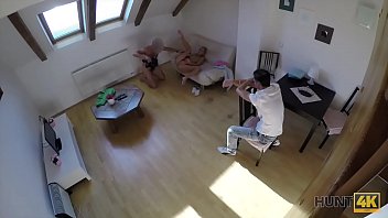 Hunt4k. El Cazador Inteligente Encuentra La Manera De Seducir A Una Jovencita Usando Efectivo