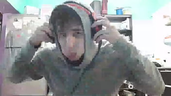 Chico Gay Come Torta Y Vomita (termina Sexual)