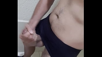 Punheta Na Academia - gay, punheta, pornogay, leitedemacho, quarentena, postreino, melhoresgozadas - Video 2595660