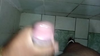 Batendo Uma Punheta No Banheiro - no-banho, na-punheta, gozando-bem-gostoso - Video 2415605