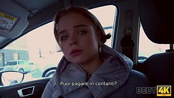 Debt4k. Chick Ha Un Prestito, Quindi Perché Chiede A Uno Sconosciuto Di Coprirlo Per Fare Sesso
