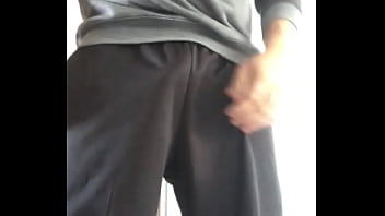 Mlk Com A Rola Dura No Calção De Futebol