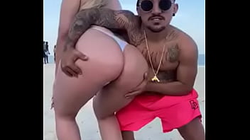 Na Praia Com Pistolinha