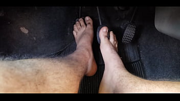 Driving Barefoot With Motor Sound