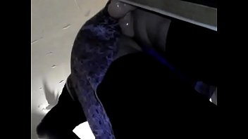 Tanguita Azul Por Debajo Del Vestido