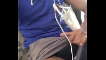 Novinho Masturbando No Busão