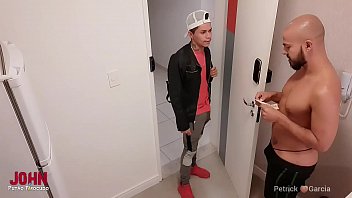 Cliente Paga 100$ Ao Entregador Para Fazer Sexo E Deixar Filmar