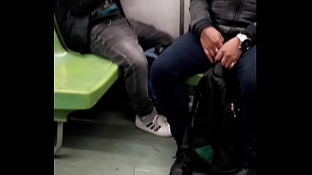Chupadas En El Metro - masturbation, gay, gay-porn - Video 2598862