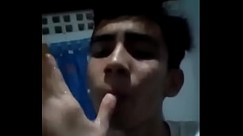 Tetona Se Masturba Hasta Que Se Hace Hombre