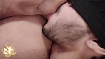 Chupando As Tetas Do Meu Puto