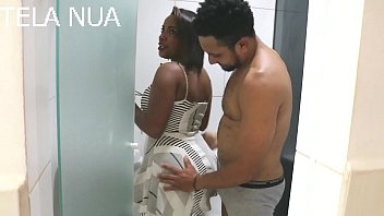 Mais Uma Negra Rabuda Querendo Fuder Com Um Ator Pauzudo Com Samira Ferraz (continua No Red)