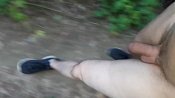 Passeggiando Nudo All_aperto