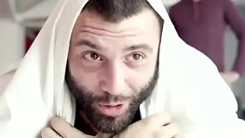 Markus Kage Faz Uma Surpresa Para Pierce Paris