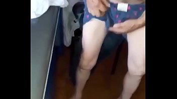 Abuelo Desnudándose