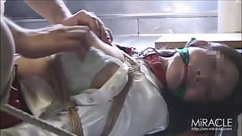 熟れきった女の汗ばむ美ボディを縛りあげて調教！