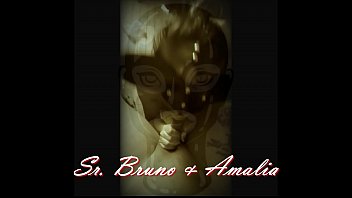 Amalia Mamando Verga Con Mascara De Cuero