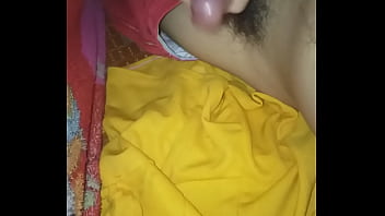 Bắn tinh l_n áo em gái