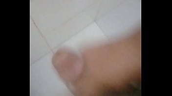 J. Punhetando No Banho