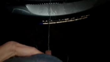 Andy Pisst An Ein Auto