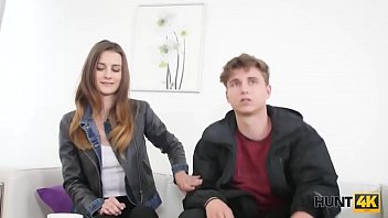Hunt4k. Action Xxx Folle Par Une Pute Jeune Fille Et Un Riche Chasseur Qui Paie