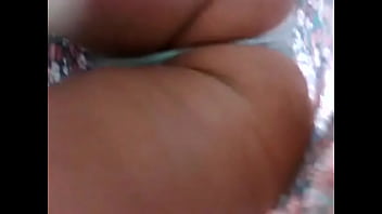Upskirt - Debaixo Da Saia Da Gostosa, Calcinha Toda Enfiada No Rabo.