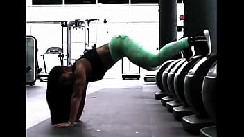 Musa Colombiana Entrena Y Baila Super Fuerte Y Salvaje