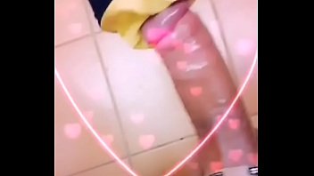 Il Se Branle Avec Sa Belle Queue Et Ejacule