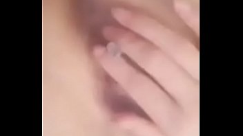 Novinha Fumando Pela Buceta Rosa