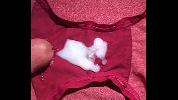 Sịp đỏ gợi cảm sục sướng t_ chim!!!!!