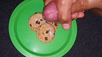 Chocolate Chip Cookies With A My Creamy Cum Glace For A Delicious Snack.