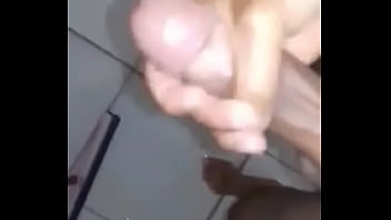 Fã Batendo Uma Punheta No Banho