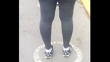 Culona Usando Hilo