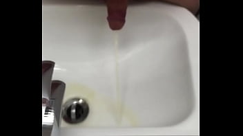 Ray Mee Had A Quick Piss