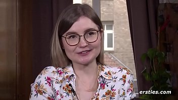 Emily' Ersties Debut - Zierlich , Aber Oho!