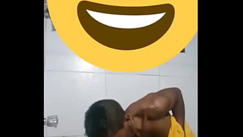 Soldado De Guatemala En La Ducha