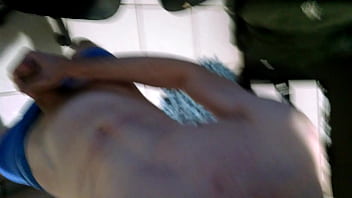 Batendo Uma Gostosa - punheta, soloboy, novinho - Video 2530356