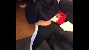 Young Bubble Booty That_ll Turn A Straight Or Dl Out