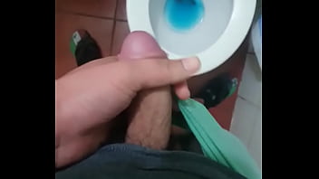 Corrida En El Baño - cumshot, cum, handjob, masturbation, gay, soloboy, chileno - Video 2533441