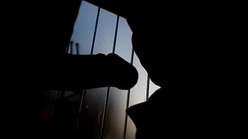 Mamada A Otro Cuidacoches Por Unas Monedas