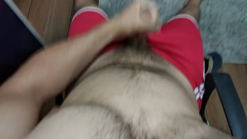 Tocando Uma Com Short Vermelho